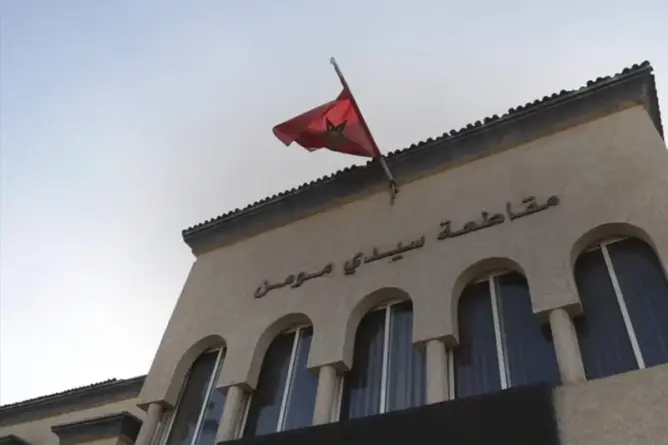 تعثر مشاريع سيدي مومن.. طرق متدهورة وصفقات مجمدة تثير غضب الساكنة