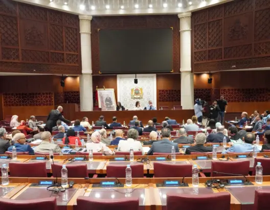فرق المعارضة تتهم الحكومة بـ”الفشل الذريع” وتطالبها بالكف عن “التجبر” و”الرجوع لله”