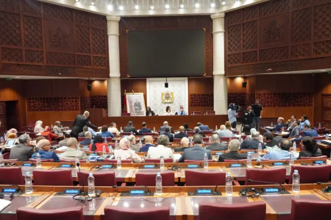 فرق المعارضة تتهم الحكومة بـ”الفشل الذريع” وتطالبها بالكف عن “التجبر” و”الرجوع لله”