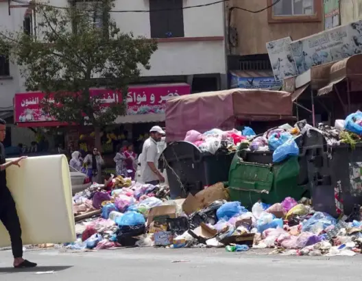 مقاطعة مولاي رشيد بالبيضاء.. “أزمة النفايات” وشبهات “موظف شبح” تُشعلان الجدل