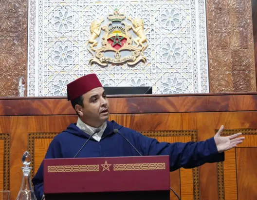بايتاس يرد على اتهامات “الاستهتار”: علاقتنا بالبرلمان مؤسساتية.. والدستور لا يفرض علينا الحضور
