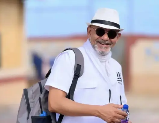 حين يُعاقب الصوت الإنساني.. أمريكا تمنع الطبيب المغربي “لهنا” من حضور جائزة “أورورا”