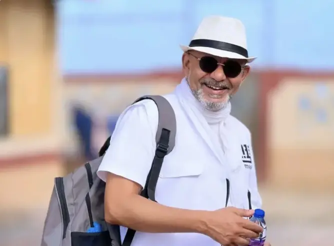حين يُعاقب الصوت الإنساني.. أمريكا تمنع الطبيب المغربي “لهنا” من حضور جائزة “أورورا”