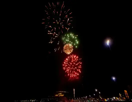 الشهب النارية تزين سماء أكادير احتفالا بالمسيرة الخضراء