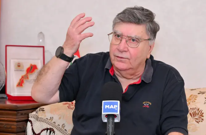 “هنا إذاعة المملكة المغربية من العيون”.. قصة صوت رافق مسيرة التحرير
