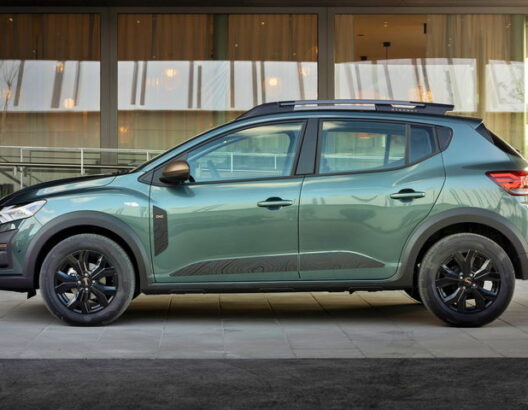 سيارة "داسيا سانديرو" (Dacia Sandero)،