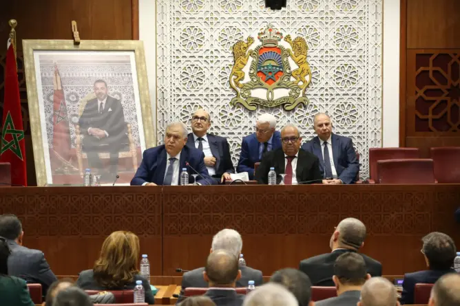 تعديلات برلمانية تقترح تشديد محاربة الترحال وتعزيز تمثيلية الشباب ومراجعة العقوبات الانتخابية