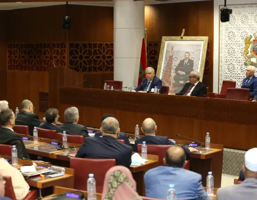 الداخلية ترفض حصول الأحزاب على “أموال الشركات” وتلمح لحل الغائبة عن ثلاث انتخابات