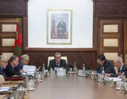 الحكومة تعتمد مشاريع مراسيم جديدة بشأن الضرائب والتخييم ومجلس المنافسة