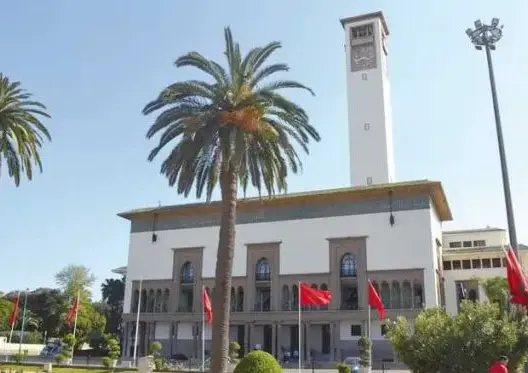 هواتف فاخرة بأموال الجماعات.. بذخ رقمي جديد في زمن العزلة والتهميش