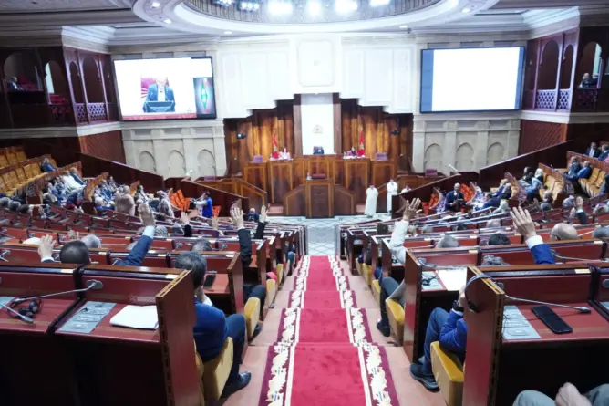 مجلس النواب يمرر مشاريع القوانين الانتخابية لتحصين البرلمان من “الفاسدين”