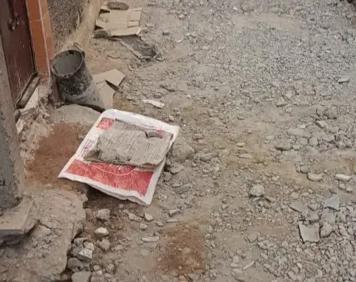 ساكنة البطحاء بأرفود تحتج على الشركة المكلفة بتأهيل الحي وتطالب بإصلاح قنوات الصرف الصحي