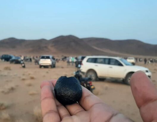 البحث عن النيازك