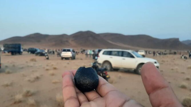 البحث عن النيازك