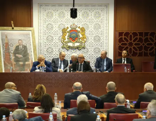 معارضة البرلمان تحذر: دون مكافحة المال السياسي وإصلاح التقطيع لن تكون الانتخابات نزيهة