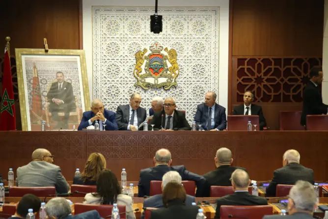 معارضة البرلمان تحذر: دون مكافحة المال السياسي وإصلاح التقطيع لن تكون الانتخابات نزيهة