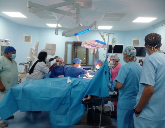جراحات متقدمة بمستشفى ورزازات لإنقاذ أطفال من تداعيات خلع الورك الولادي وتشوهات العظام