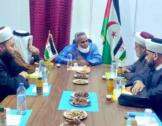 زيارة رجال دين “مرتبطين” بحزب الله إلى مخيمات تندوف تُعيد علاقة البوليساريو بإيران للواجهة (صور)
