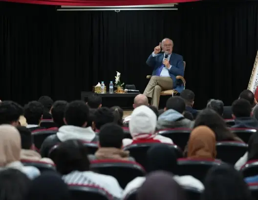 معنينو يحاضر حول جذور مشروع الحكم الذاتي ومسار استكمال الوحدة الترابية