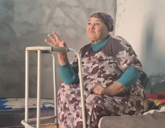 مُسجلة في مهن لم تزاولها قط.. أخطاء إدارية تحرم مُسنة من دعم الزلزال و”أمو تضامن” (صور)