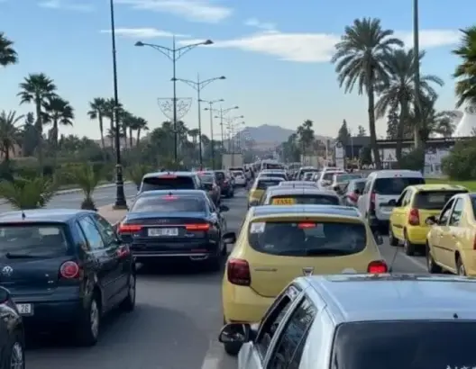 مراكش تختنق مروريا.. مطالب بفتح محاور جديدة تفاديا لـ”سكتة مرورية” في التظاهرات العالمية