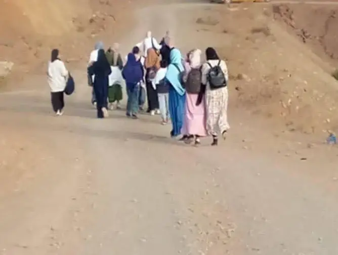 توقف النقل المدرسي يعمق معاناة تلاميذ “اشحيحن” نواحي قلعة امكونة