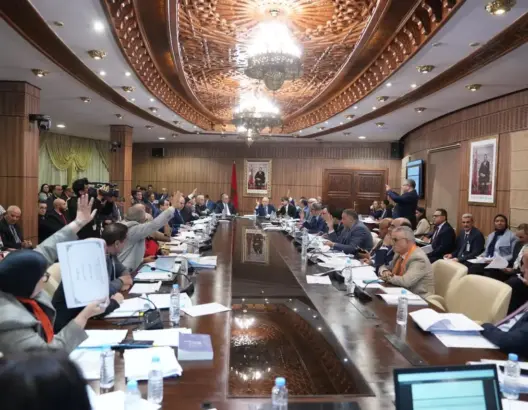 المستشارون يتفوقون على النواب .. الحكومة تقبل 72 تعديلا على “مالية 2026″ أغلبها لـ”الباطرونا”