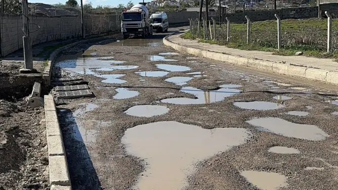 تأخر إصلاح طريق “طنجة البالية” يعمّق معاناة السكان ويكشف هشاشة البنية التحتية (صور وفيديو)