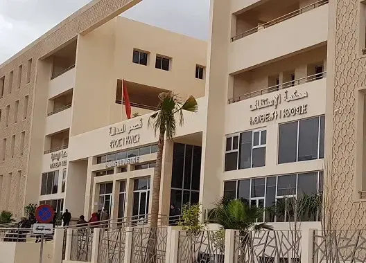 القضاء ينتصر لطلبة الدكتوراه ويوقف قرار جامعة وجدة بفرض رسوم التسجيل على الموظفين