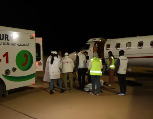 نقل مريض في وضعية حرجة عبر الطائرة من الراشيدية إلى مركز الحروق بطنجة (صور)