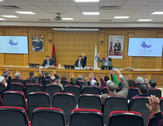 مجلس جهة الشمال يحدث شركة للمنشآت الرياضية ويصادق على مشاريع للنقل والسدود والنفايات