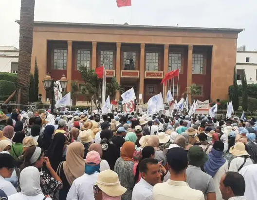 جامعة الصحة تحتج أمام البرلمان للمطالبة بمراجعة القوانين وحماية الأجور