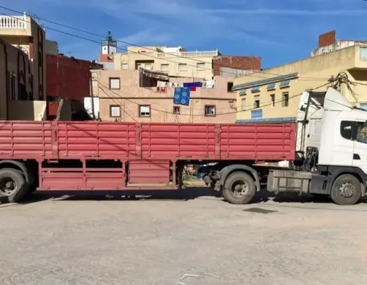 بعد فاجعة الفنيدق.. عودة الشاحنات لشوارع المدينة تفجر جدلا وتساؤلات حول التشوير الطرقي