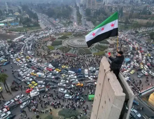 المصري لـ”العمق”: سورية تفادت الحرب الأهلية وتحولت إلى حليف لواشنطن بعد عام من سقوط الأسد