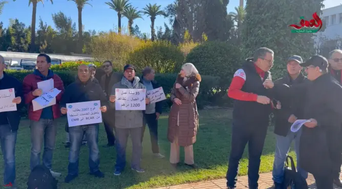 العرضيون يحتجون أمام وزارة التعليم ويطالبون بتحويل اشتراكات تقاعدهم إلى CMR