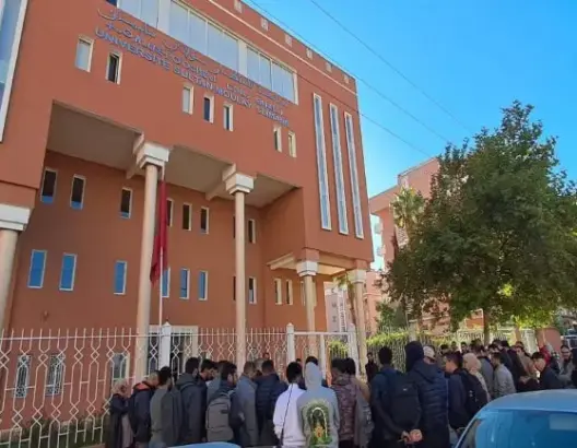 طلبة موظفون وأجراء يحتجون ضد رسوم التسجيل بجامعة السلطان مولاي سليمان