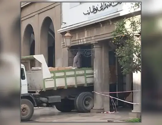 غموض يلف ترحيل كتب ومخطوطات نادرة بتطوان.. شاحنة جماعية تُشعل جدلا والملف يصل البرلمان