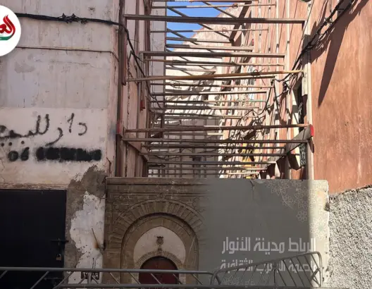 منزل متهالك يهدد حياة سكانه