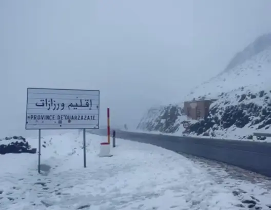 بين حصار الثلوج وخطر الانهيارات.. برلمانيون ينتقدون تأخر إنجاز نفق “تيشكا” لفك العزلة عن ورزازات