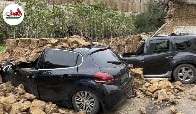 سلا .. سقوط سور قديم بتابريكت بفعل الرياح والأمطار يلحق خسائر بسيارات مواطنين