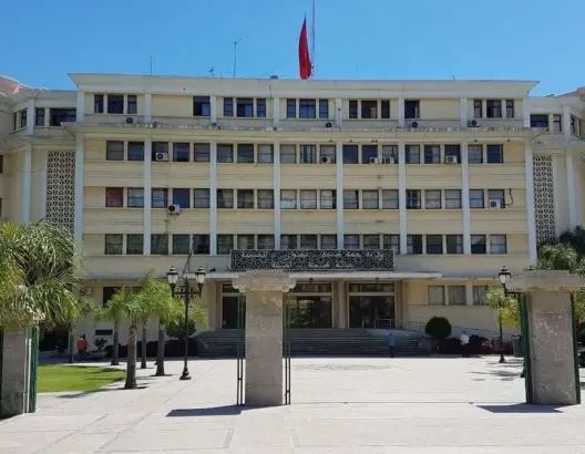“مقصلة العزل” تطارد مستشارا جماعيا بطنجة بسبب شبهة تضارب المصالح