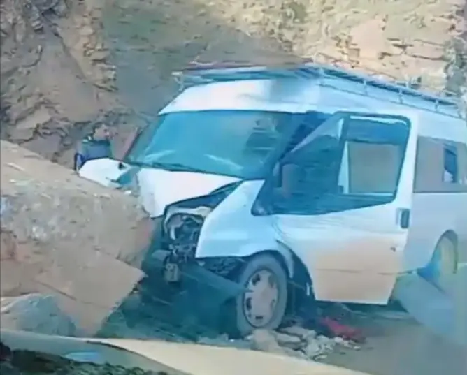 انهيار صخري بمنعرجات تيشكا يستنفر السلطات دون تسجيل إصابات