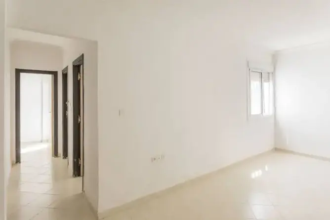 كاش ورهون ومنع التفويت.. “بارون” عقاري ببوسكورة يسابق الزمن لتسليم شقق محاصرة بقيود بنكية وإدارية
