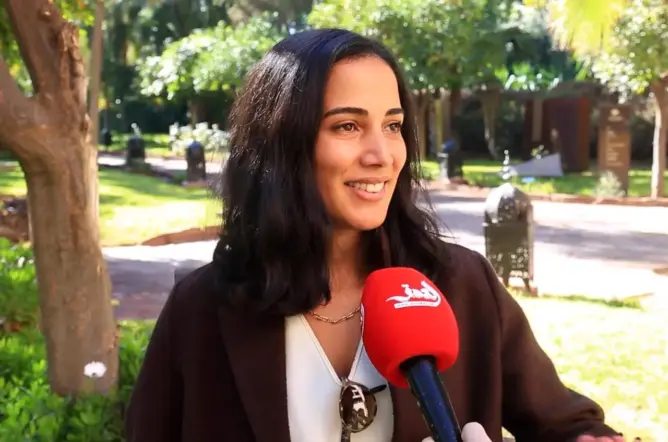 كوندا: الأمهات العازبات مسكوت عنها.. والمشاهد الحميمية في “خلف أشجار النخيل” ليست للاستفزاز