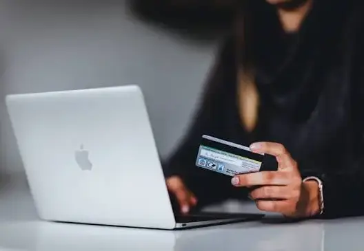 تأمين وتصريح يومي.. تدابير زجرية لتطويق مخالفات الإيجار السريع الرقمي بالمغرب
