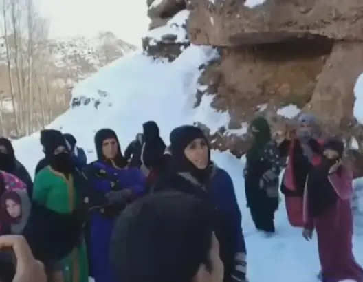 تنغير.. نساء وأطفال أوزغيمت يواجهون قسوة للمطالبة بفك العزلة عنهم