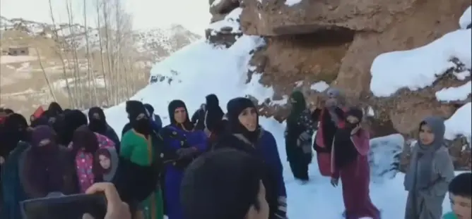 تنغير.. نساء وأطفال أوزغيمت يواجهون قسوة للمطالبة بفك العزلة عنهم