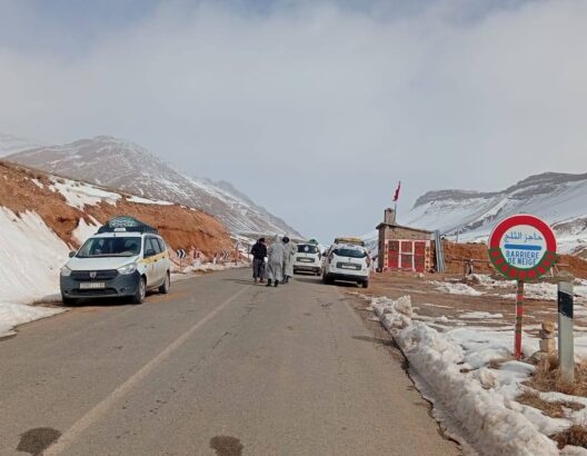 الثلوج تقطع الطريق رقم 12 بين تنغير وإملشيل