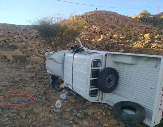 مصرع شخص وإصابة آخر في انقلاب سيارة ذات ترقيم إماراتي بزاكورة
