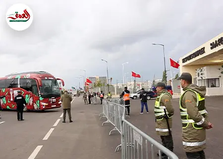وصول حافلتي تنزانيا ونيجيريا إلى المركب الكبير بفاس